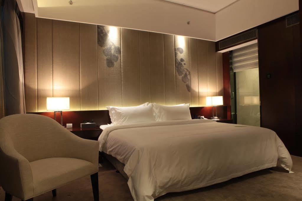Fortune Century Hotel Csuhaj Kültér fotó